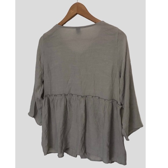 Emery Rose Button Down Ruffled Blouse - Picture 11 of 12